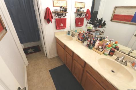124 Rosewood Drive La Vernia TX 78121