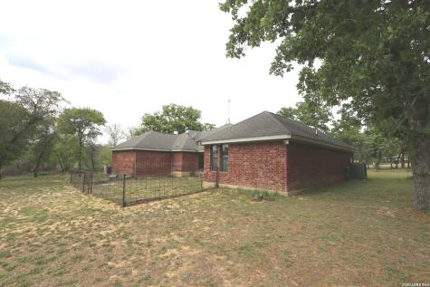 124 Rosewood Drive La Vernia TX 78121