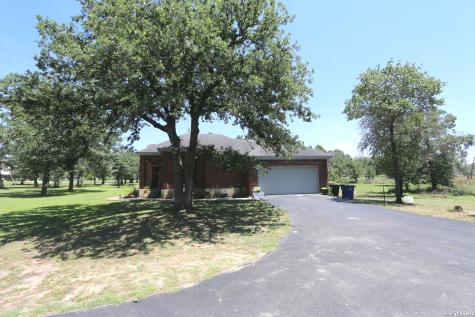 124 Rosewood Drive La Vernia TX 78121