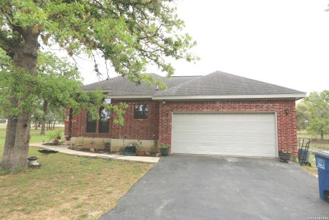 124 Rosewood Drive La Vernia TX 78121