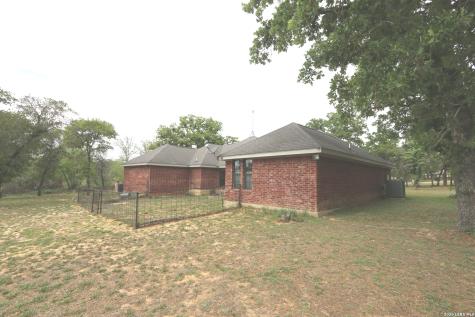 124 Rosewood Drive La Vernia TX 78121