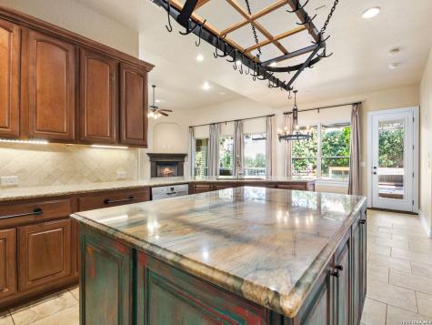2427 Dunmore Hill San Antonio TX 78230
