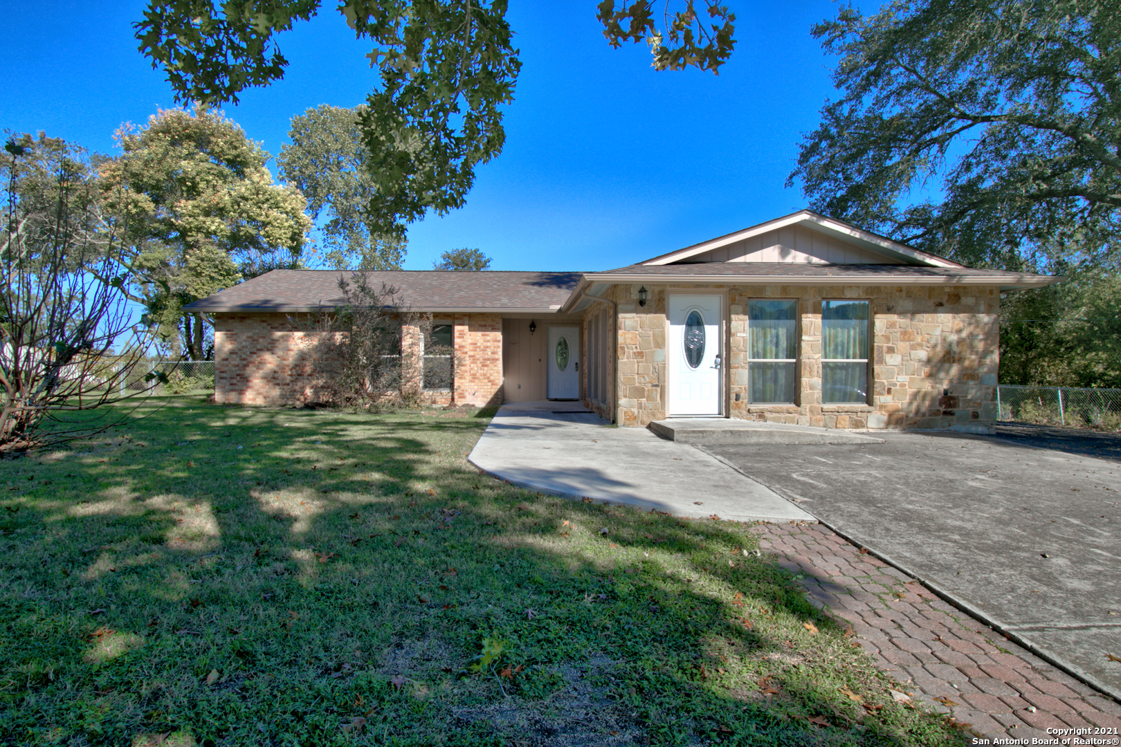 428 Twin Oak Road Seguin TX 78155