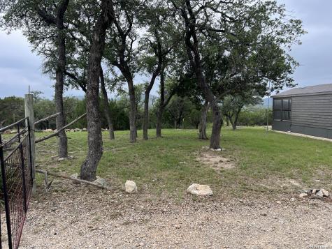 333 Spanish Oak Bandera TX 78003