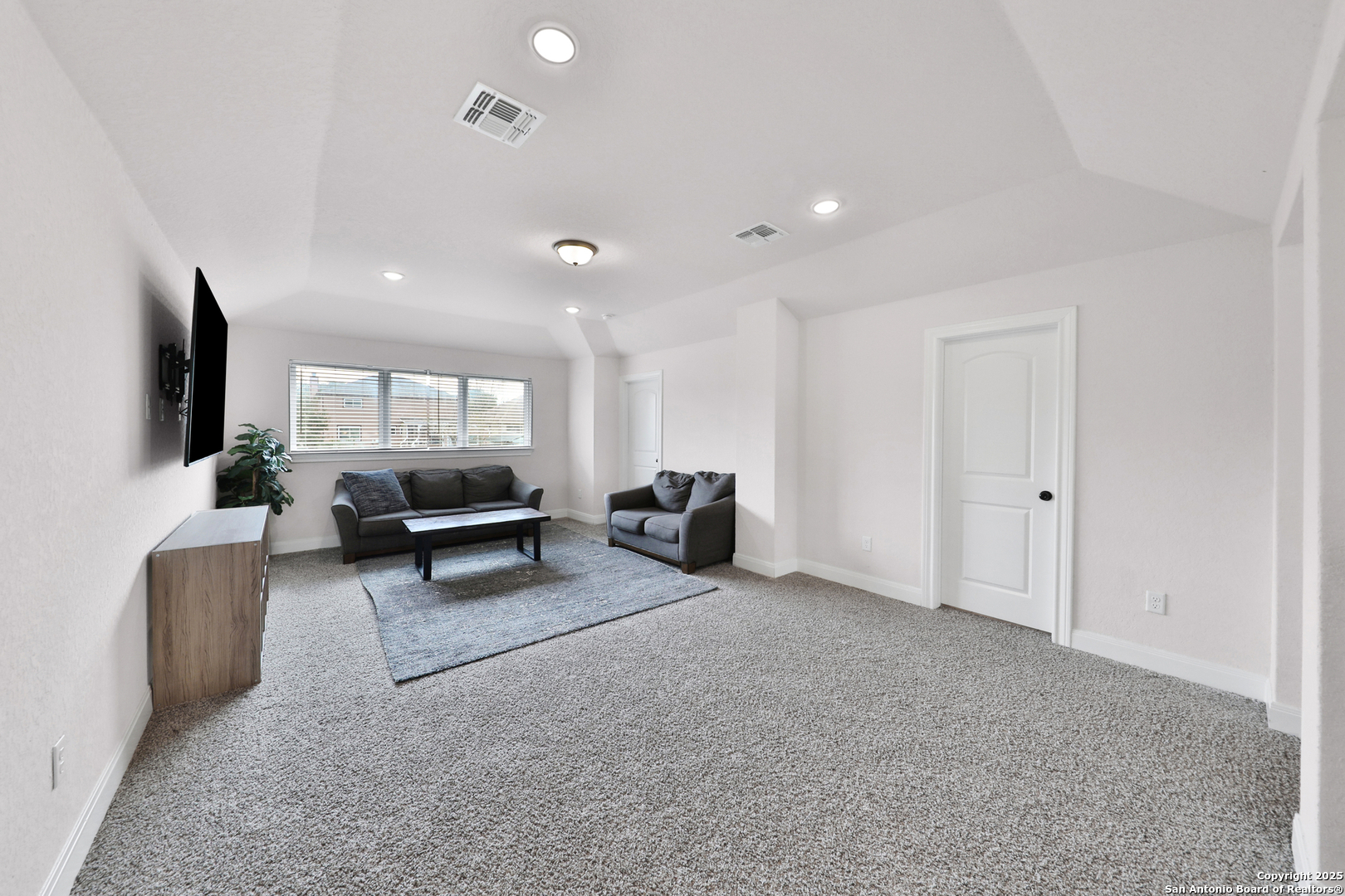 6514 Comanche Post San Antonio TX 78233