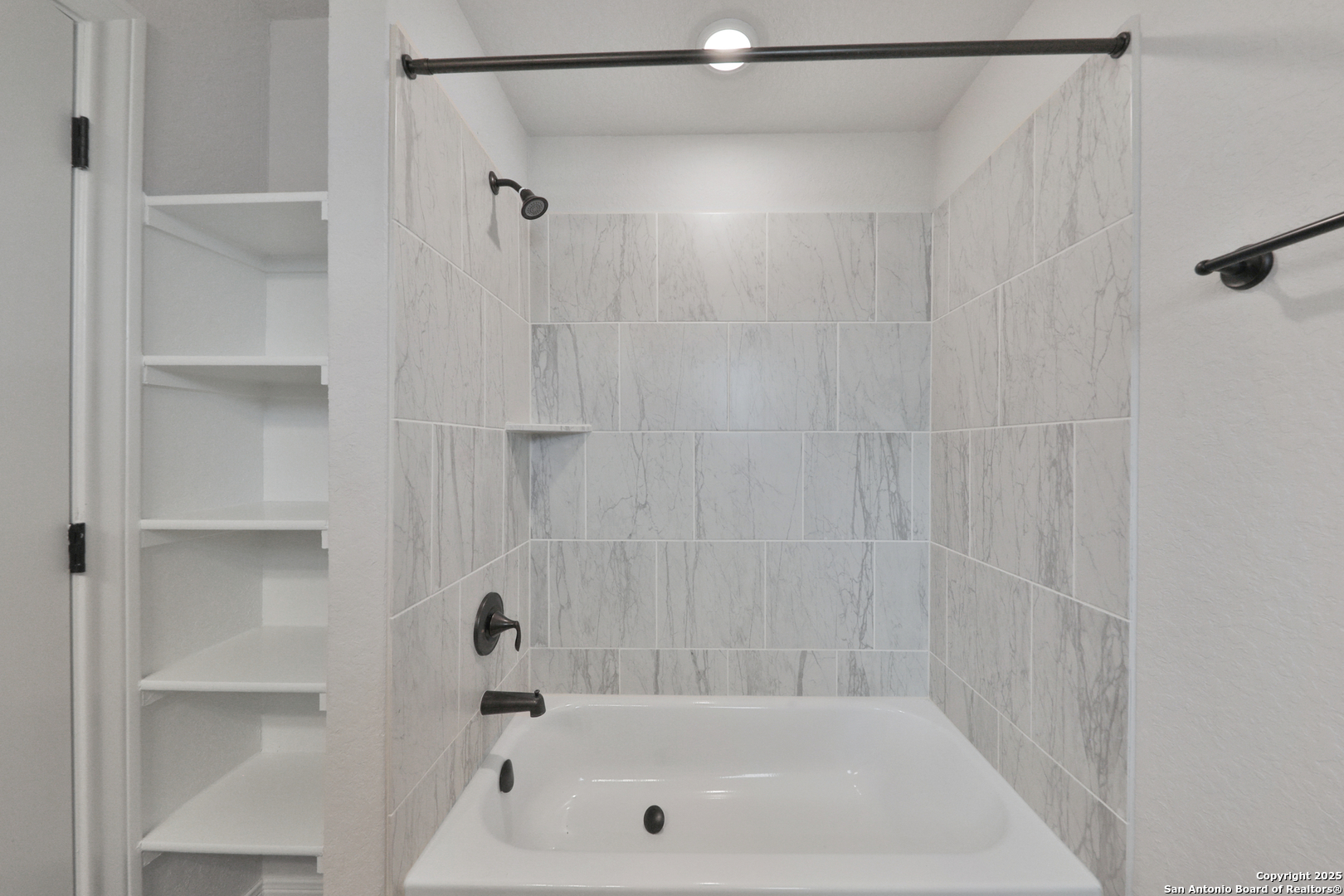 6514 Comanche Post San Antonio TX 78233