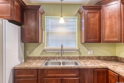 411 W Calera Uvalde TX 78801