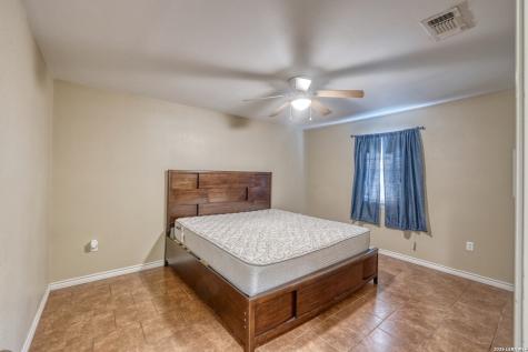 411 W Calera Uvalde TX 78801