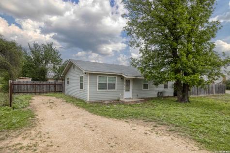 411 W Calera Uvalde TX 78801