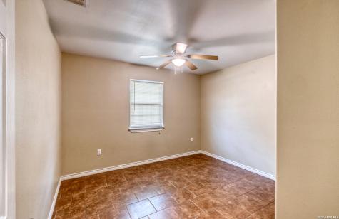411 W Calera Uvalde TX 78801