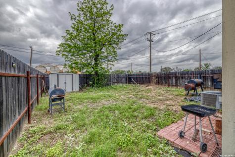 411 W Calera Uvalde TX 78801