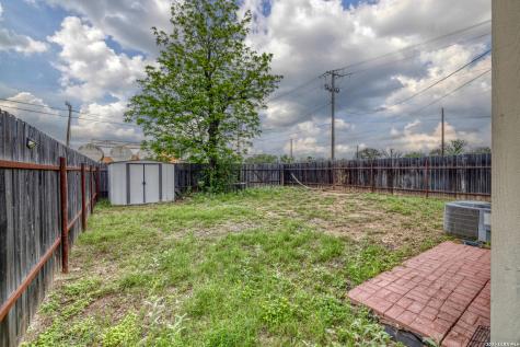 411 W Calera Uvalde TX 78801