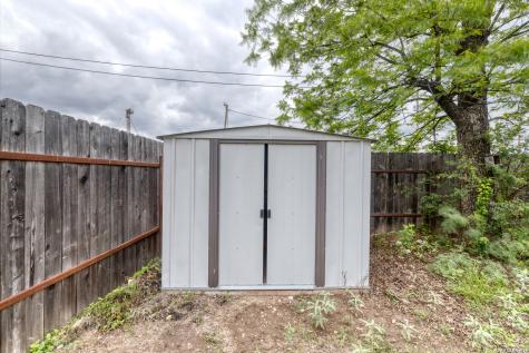 411 W Calera Uvalde TX 78801