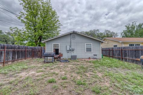 411 W Calera Uvalde TX 78801