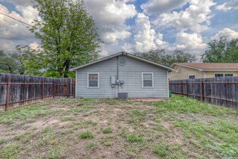 411 W Calera Uvalde TX 78801
