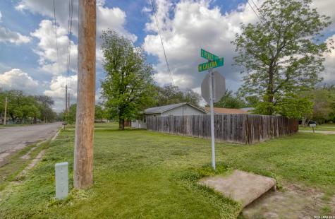 411 W Calera Uvalde TX 78801