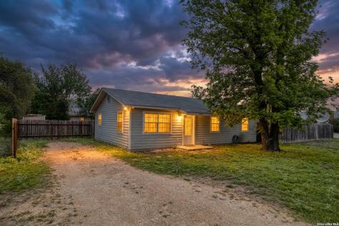 411 W Calera Uvalde TX 78801