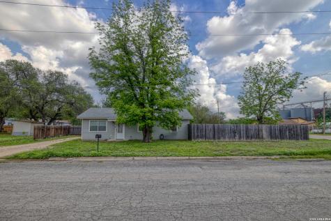 411 W Calera Uvalde TX 78801