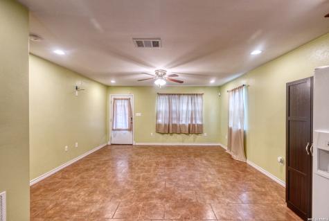 411 W Calera Uvalde TX 78801