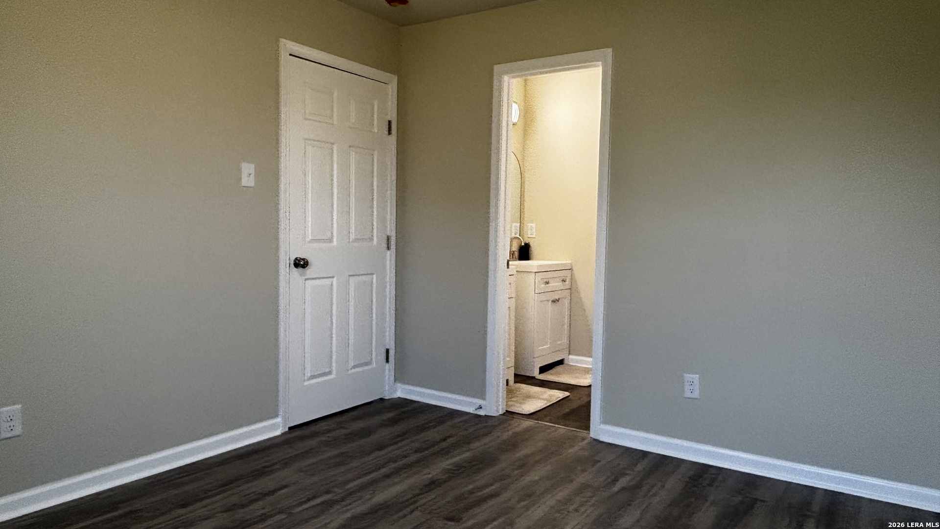 808 E 6th Street Nixon TX 78140