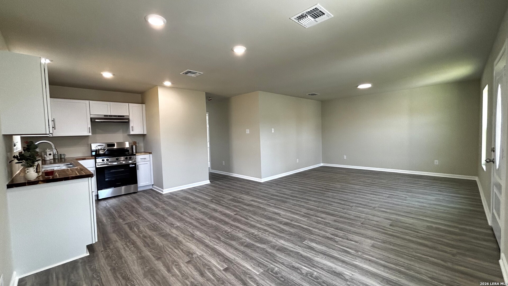 808 E 6th Street Nixon TX 78140