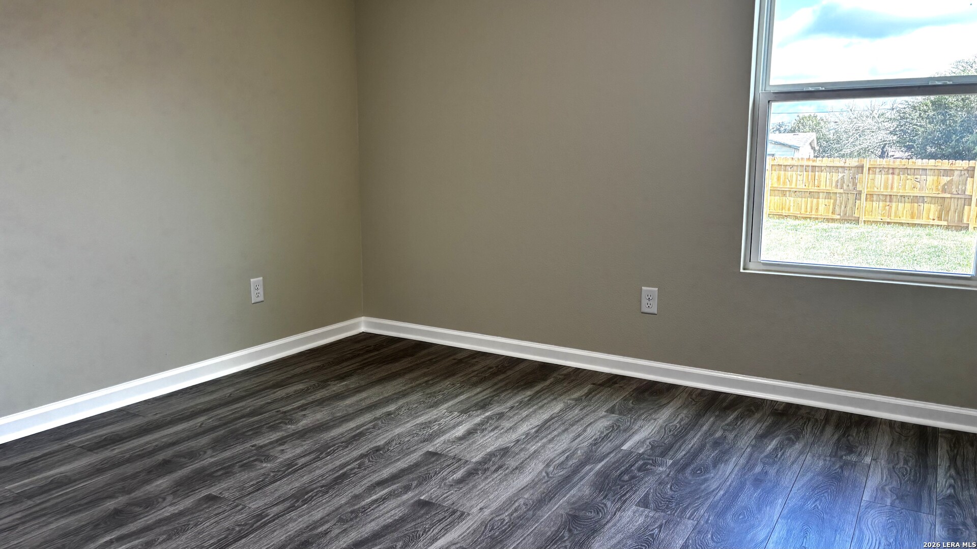 808 E 6th Street Nixon TX 78140