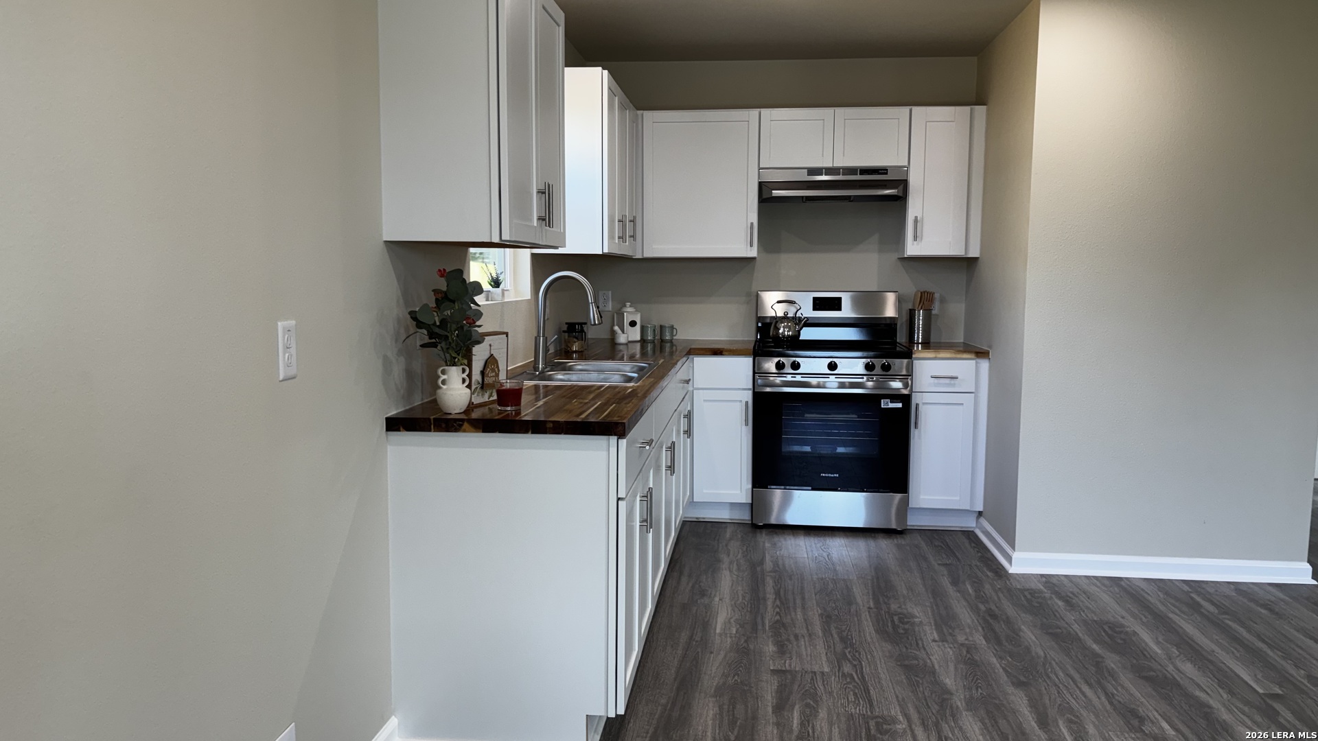 808 E 6th Street Nixon TX 78140