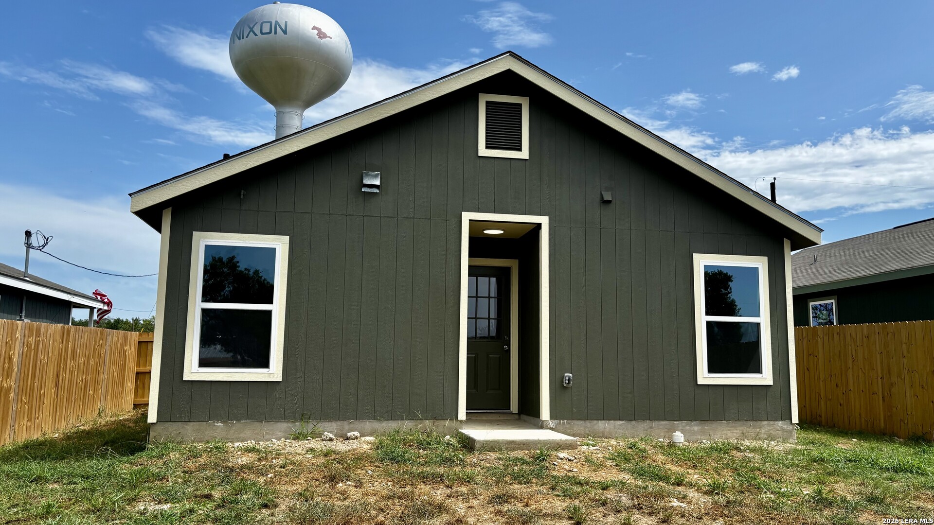 808 E 6th Street Nixon TX 78140