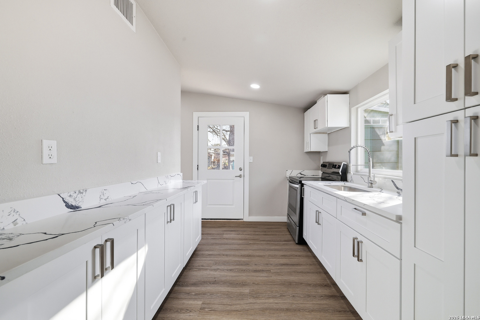 2042 Hicks San Antonio TX 78210