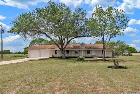 454 County Road 223 Floresville TX 78114