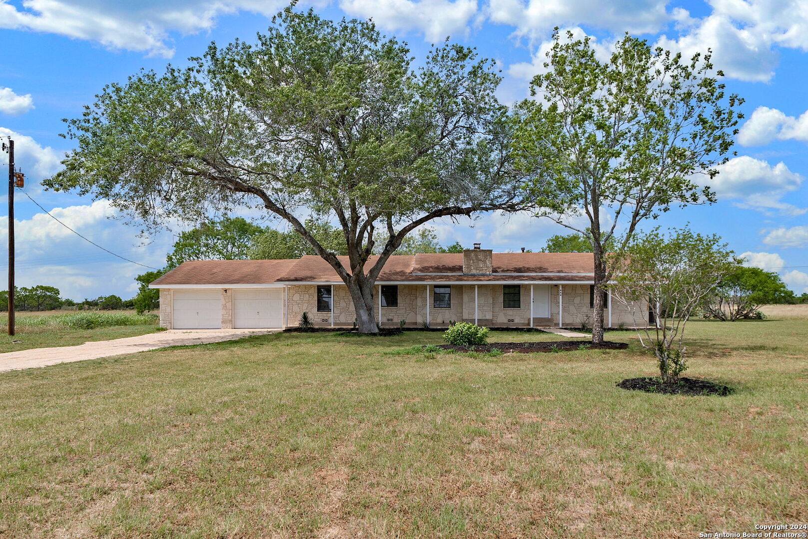 454 County Road 223 Floresville TX 78114