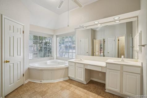 9403 Oakwood San Antonio TX 78254