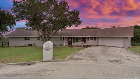 686 Floral Circle New Braunfels TX 78130