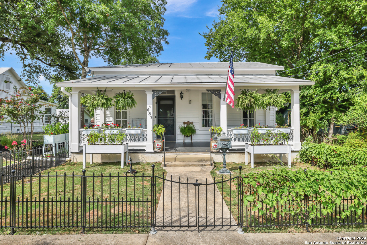 637 Comal Avenue New Braunfels TX 78130