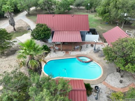 380 County Road 421 Hondo TX 78861