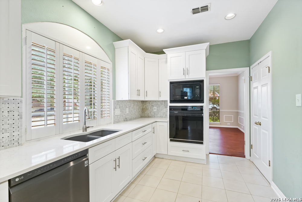 9402 Oakwood Garden San Antonio TX 78254