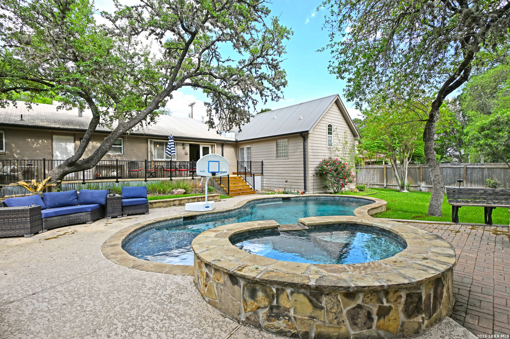 877 Twin Oaks New Braunfels TX 78130