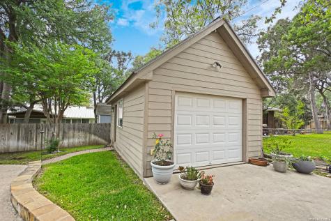 877 Twin Oaks New Braunfels TX 78130