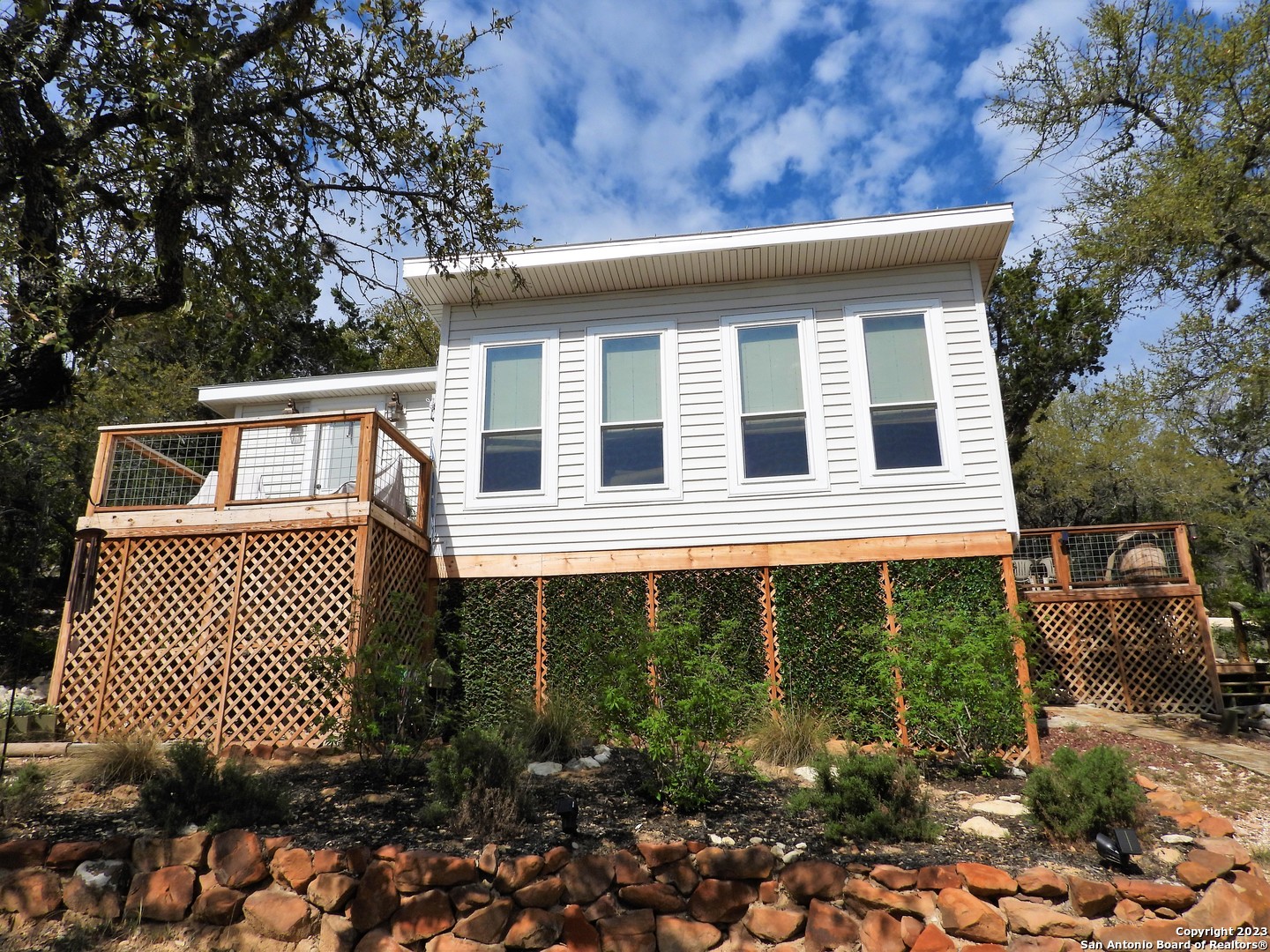 171 Sunset Drive Lakehills TX 78063