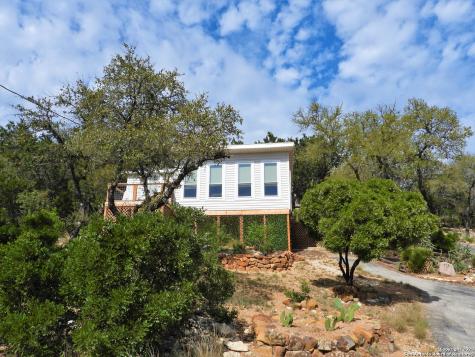 171 Sunset Drive Lakehills TX 78063