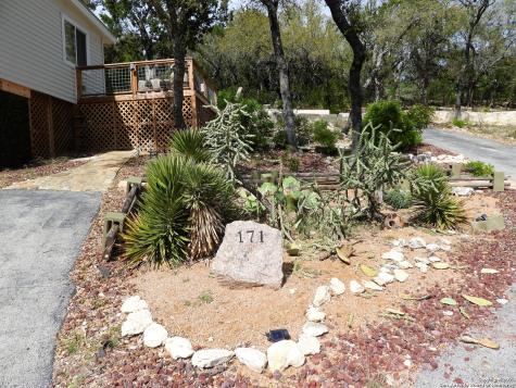 171 Sunset Drive Lakehills TX 78063