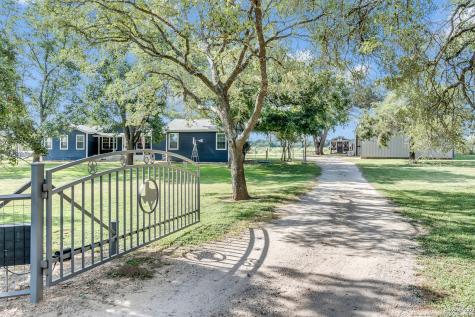 69 County Road 360 La Vernia TX 78121