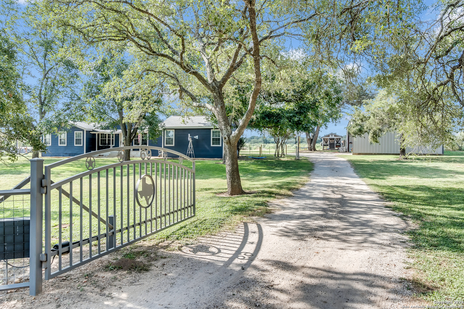 69 County Road 360 La Vernia TX 78121
