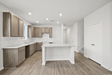 145 Hunters Camp San Antonio TX 78245