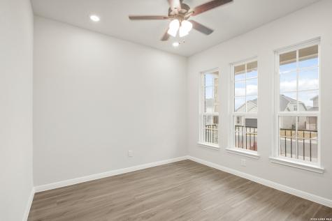 145 Hunters Camp San Antonio TX 78245
