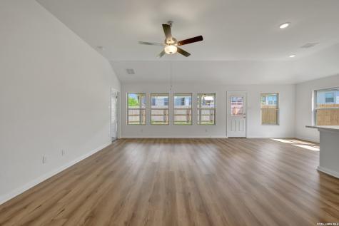 1108 Limestone Ridge Seguin TX 78155