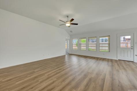 1108 Limestone Ridge Seguin TX 78155