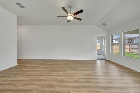 1108 Limestone Ridge Seguin TX 78155