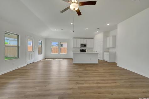 1108 Limestone Ridge Seguin TX 78155