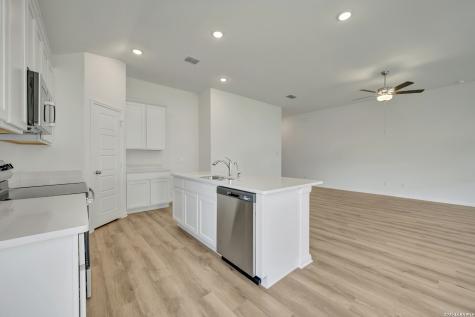 1108 Limestone Ridge Seguin TX 78155